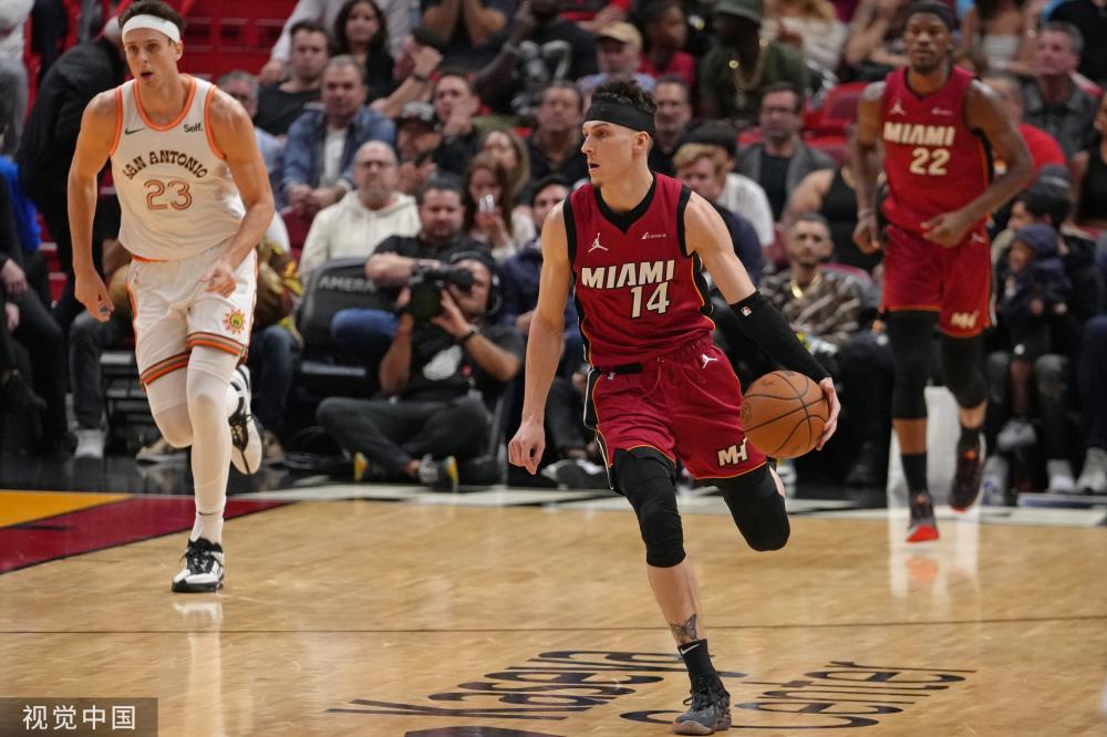 都展现出打 都展现出打